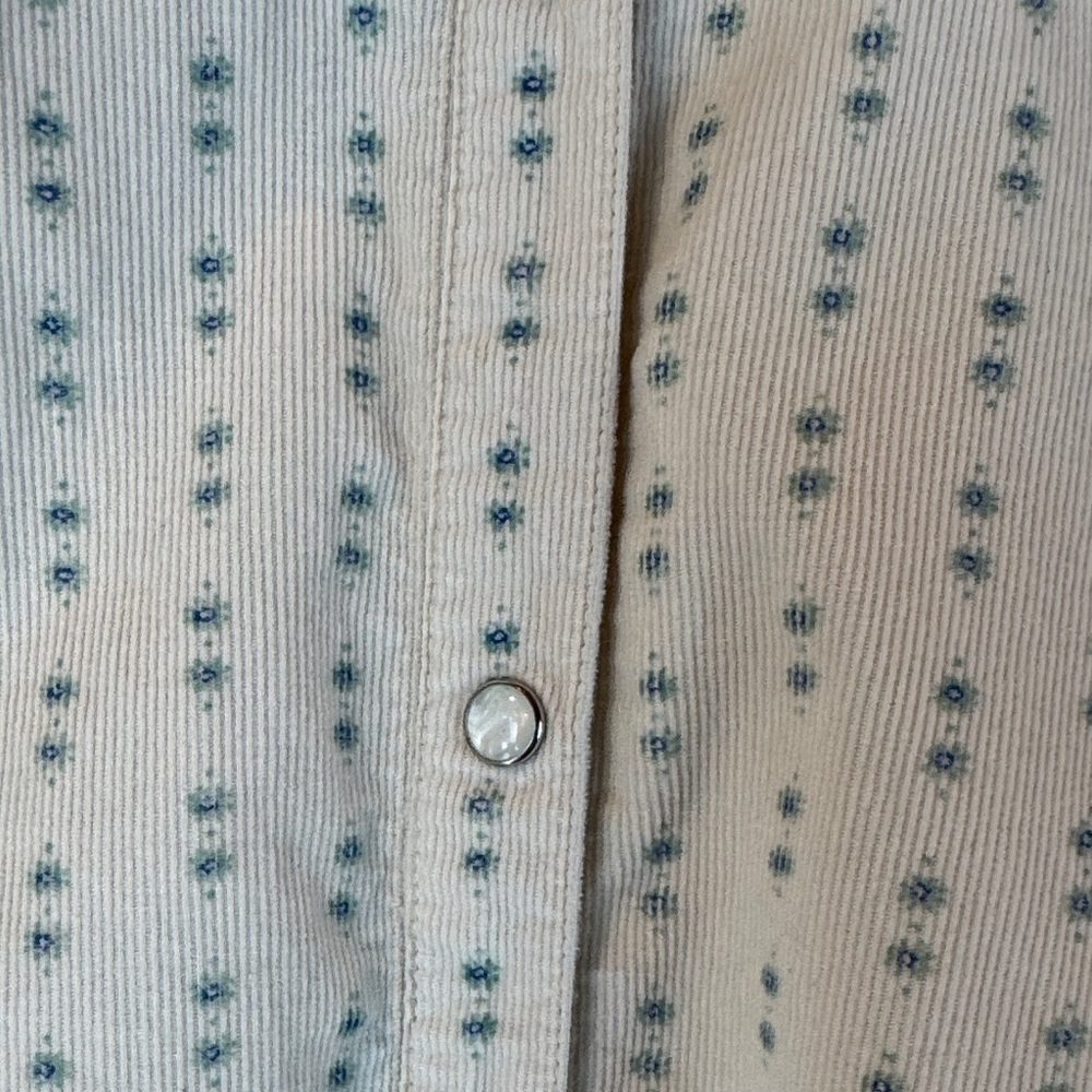 Bass Cream Button Down Shirt with Blue Pattern - Picture 2 of 6
